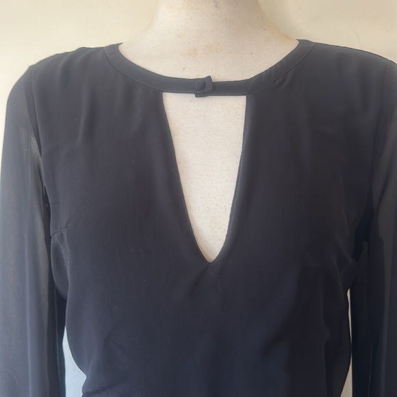 💕Abercrombie & Fitch Black Chiffon Long Sleeve Romper Shorts 4 EUC - Picture 2 of 13